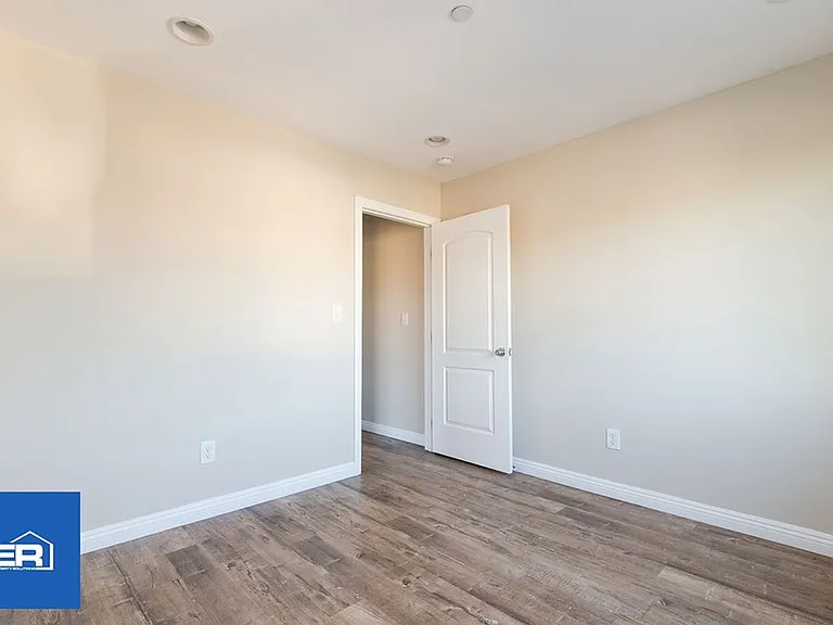 2722 E Cincinnati St — Photo 14