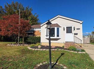 22535 Lanse St, Saint Clair Shores, MI 48081