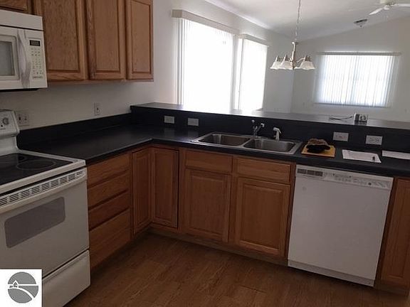 5th image of 3701 Creekside Dr