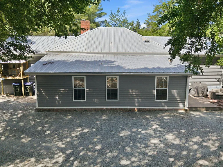 1425 Central Dr — Photo 6