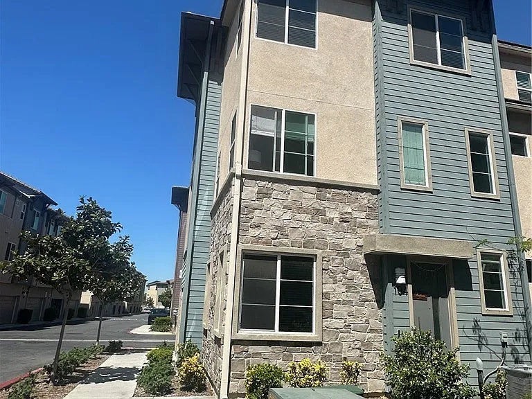 763 Savi Dr — Photo 2