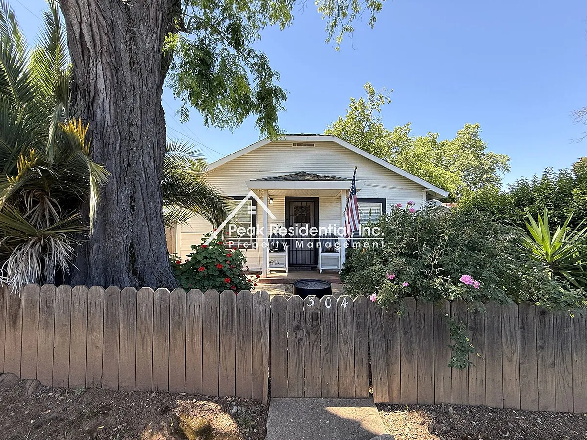 Building Photo - 304 Coloma St