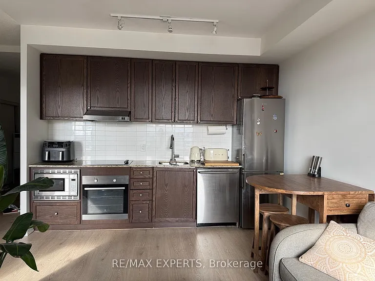 7 Kenaston Gdns #801 — Photo 3