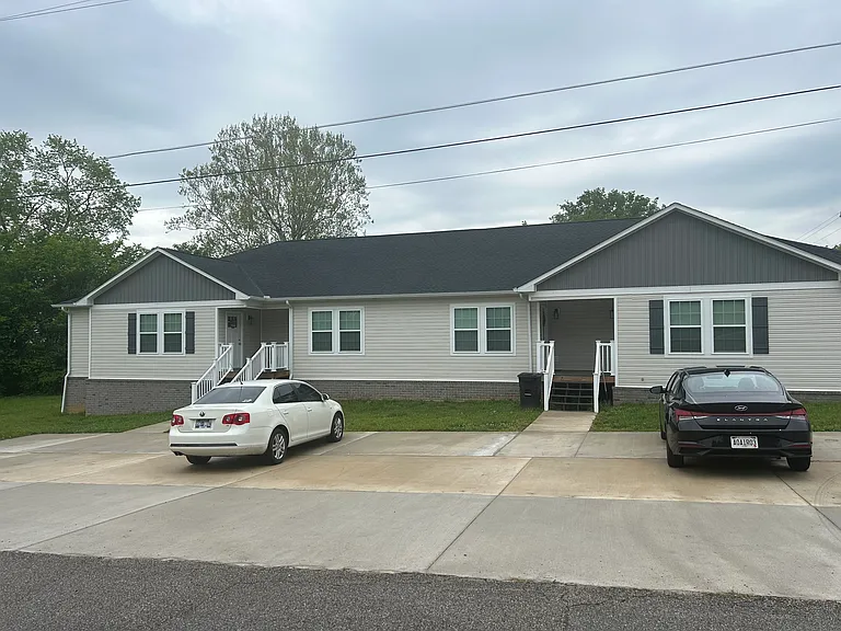 104 Lewis Dr #C — Photo 1