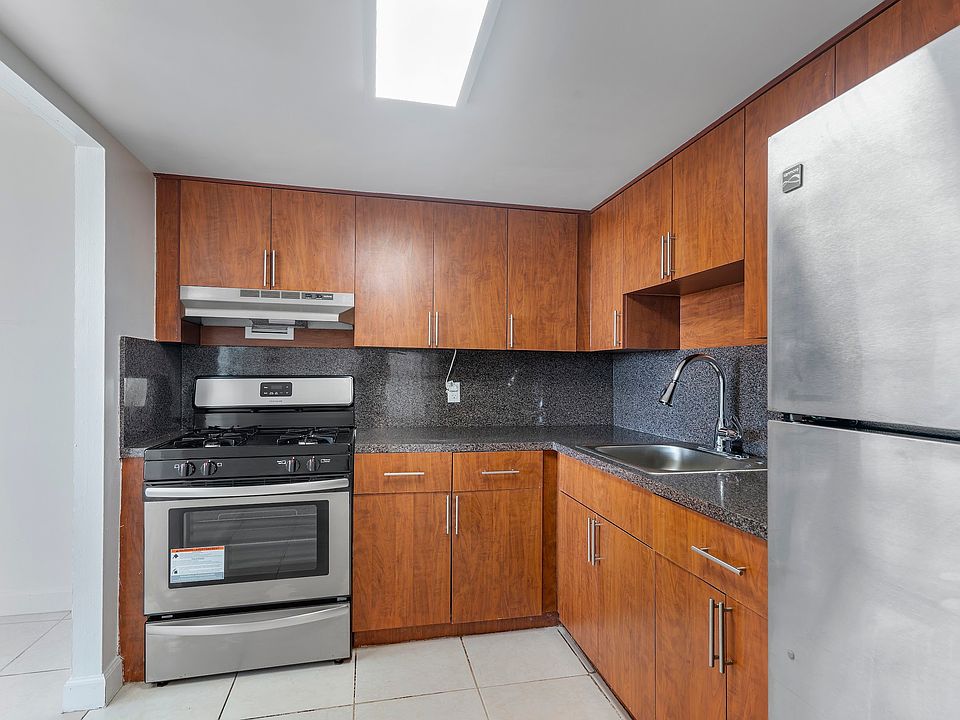 1 Bed 1.5 Bath Model Unit
