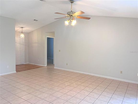 3rd image of 110 Stillwater Dr