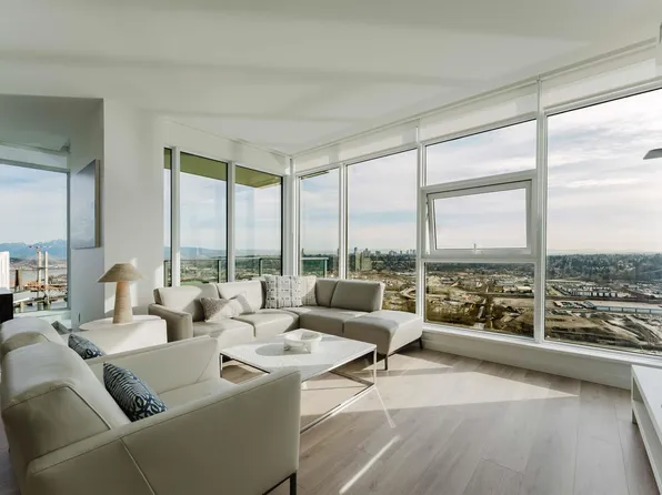 680 Quayside Dr #4605, New Westminster, BC V3M 6Z6