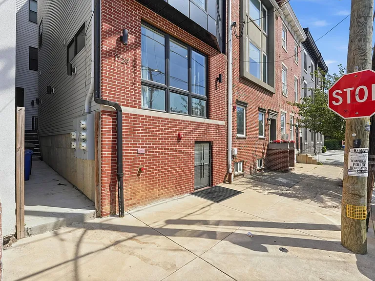 1729 Francis St #1 — Photo 2