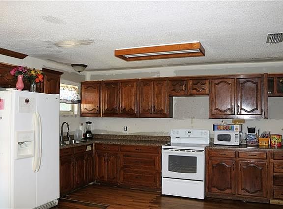 4th image of 1411 Rosemont St