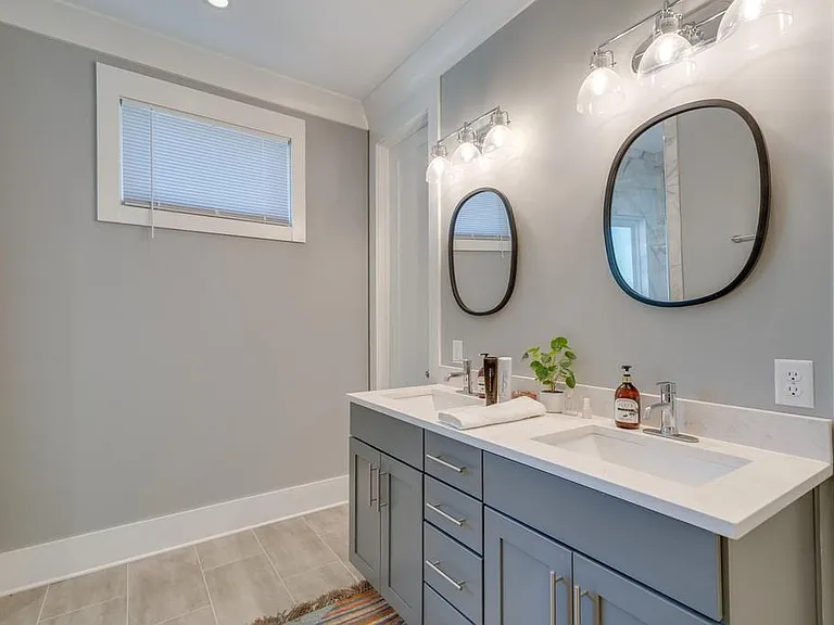 1011B S Douglas Ave — Photo 11