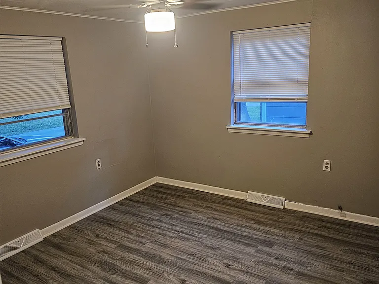 104 S Lawn St #C — Photo 3