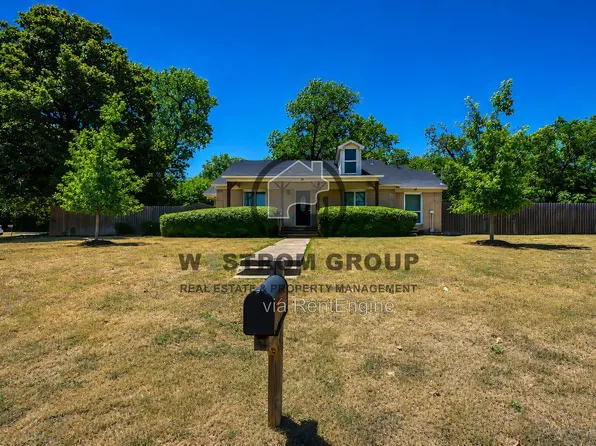 1701 Brook Hollow Dr, Fort Worth, TX 76114