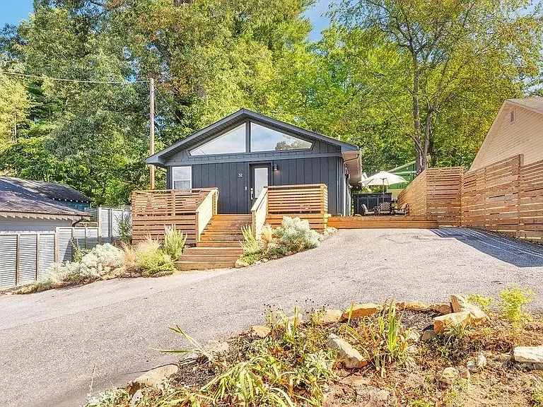 32 Winthrop Rd — Photo 31