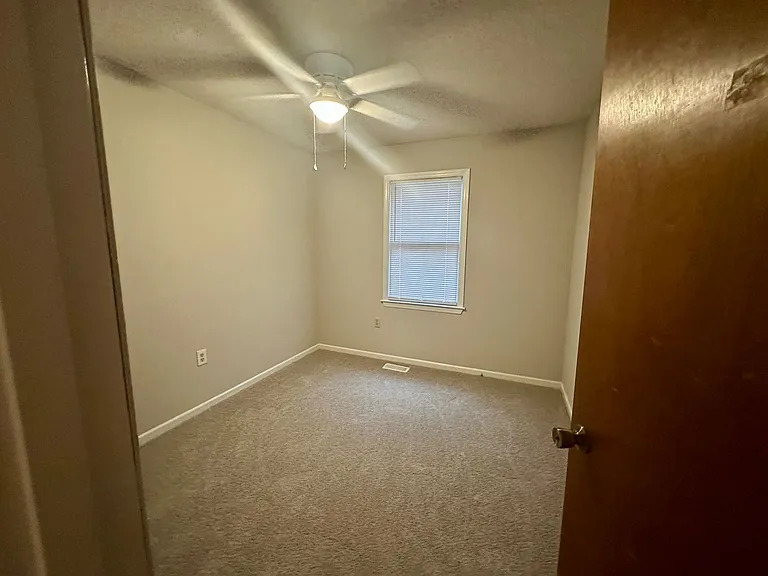 811 Creekside Dr — Photo 9