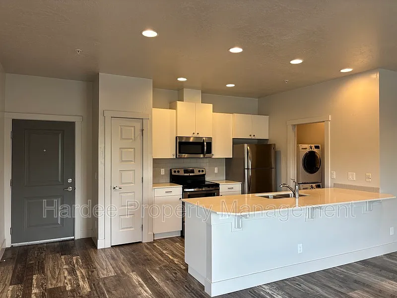 1 bed, 1.0 bath, 1000 sqft, $1,450 — Photo 2