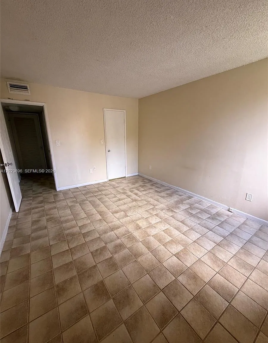 Parkside No 2 Condo - Bld — Photo 4