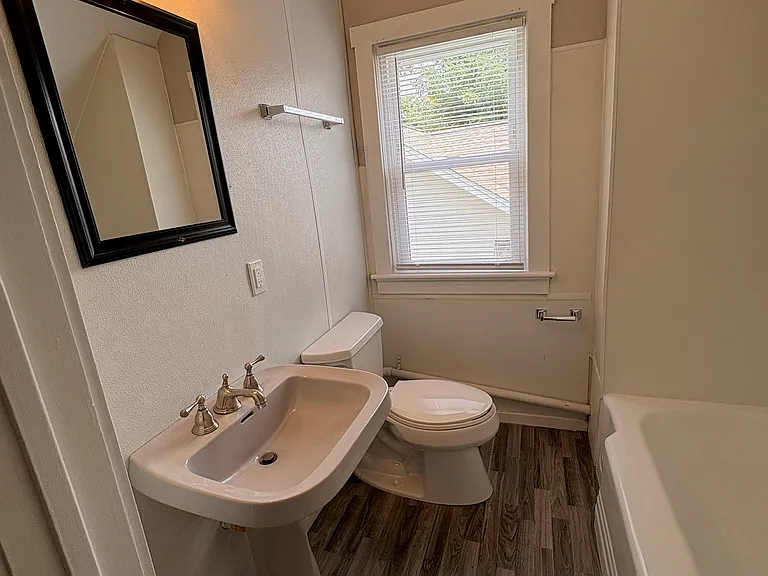 1033 E Mulberry St #B — Photo 10