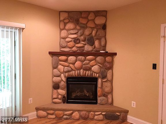 Warm gas fireplace