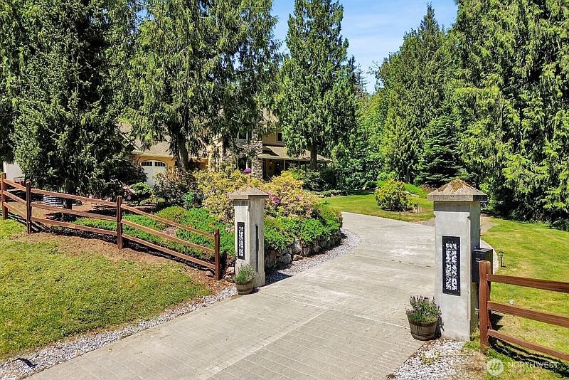 2nd image of 4921 Zander Drive