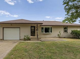 321 Kaw Ave, Garnett, KS 66032