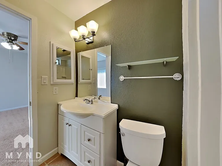 725 W Utopia Rd — Photo 9