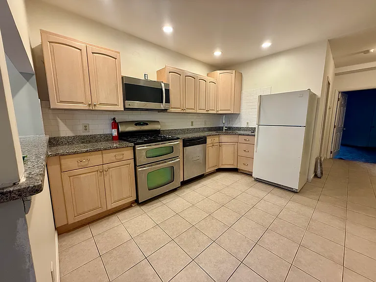 918 S Hanover St #1 — Photo 8