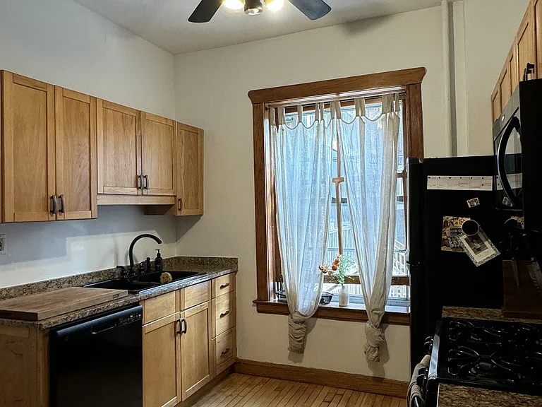 1653 E 55th St #1 — Photo 5