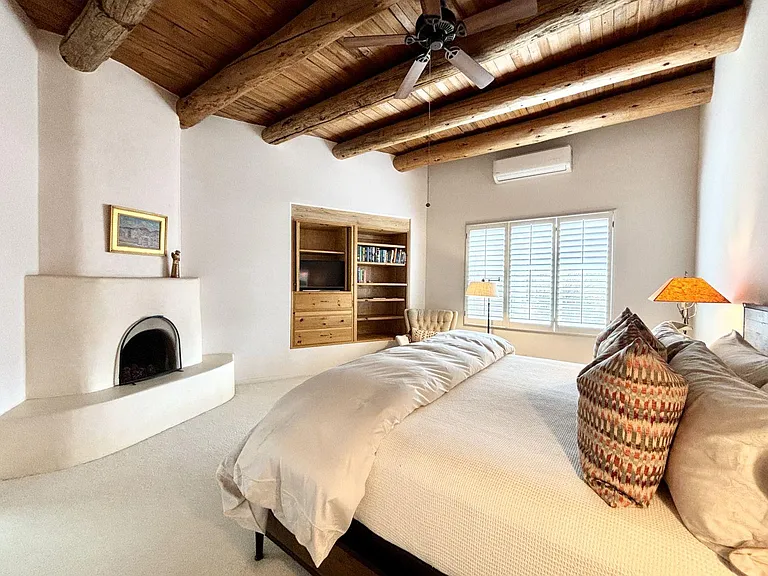 701 E Alameda St — Photo 16