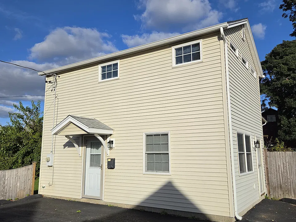 35 Lafayette St #1/2
