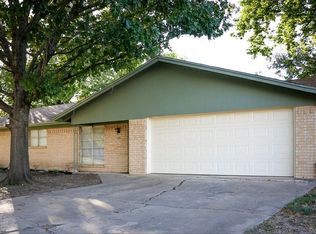 121 W Karnes Dr, Robinson, TX 76706