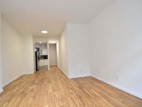 4th image of 820 Washington Ave #B2