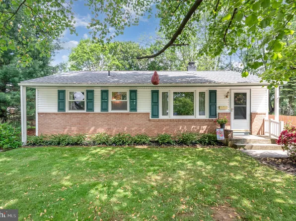 3 Sussex Cir, Camp Hill, PA 17011