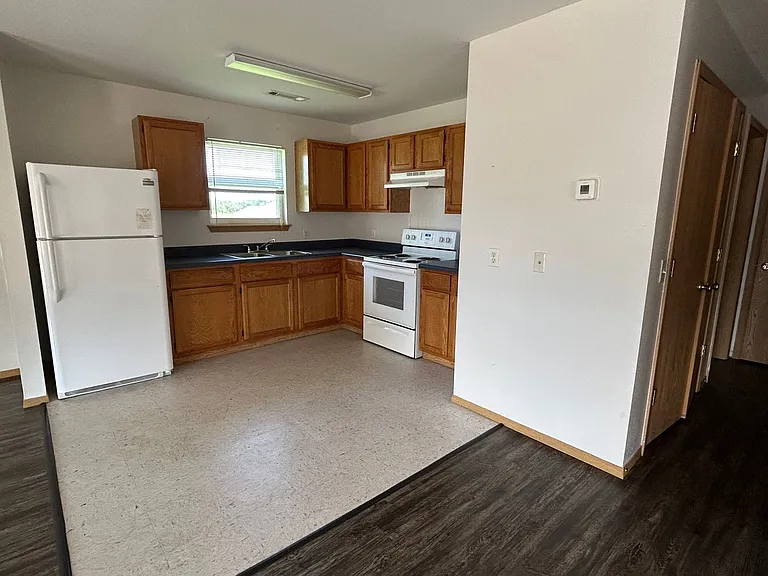 316 Erin Pl — Photo 6