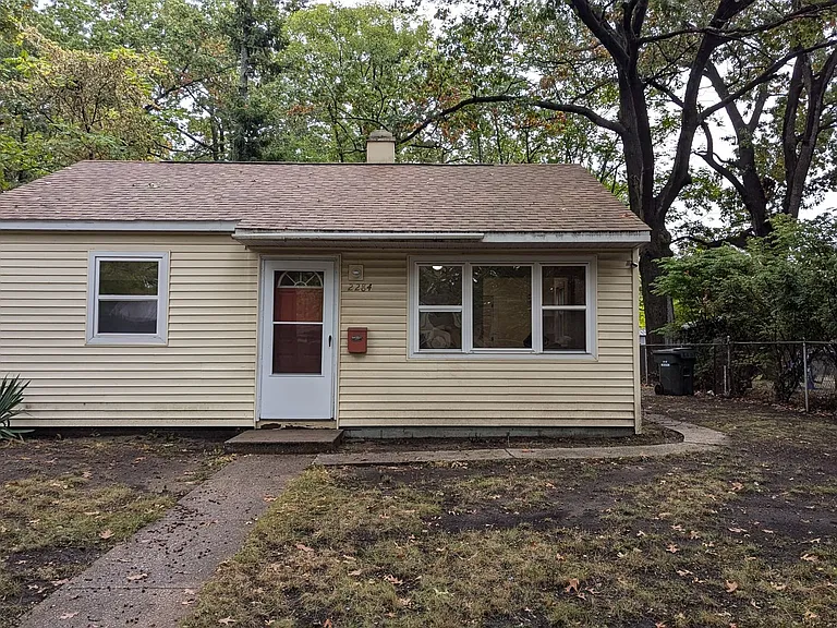 2284 Austin St — Photo 1