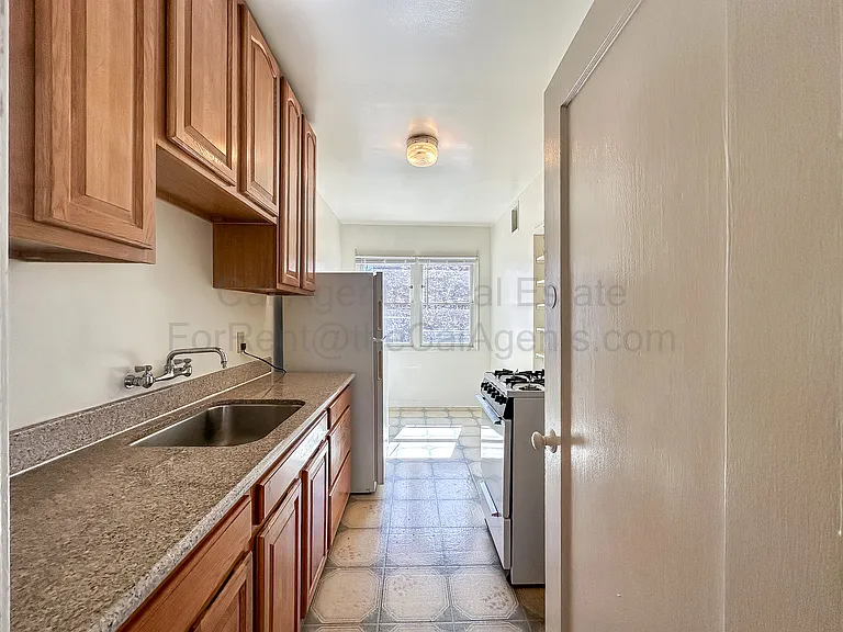2710 Haste St #4 — Photo 3
