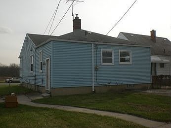 2nd image of 7557 Parkland