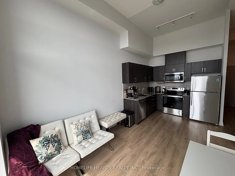20 Meadowglen Pl E #2806 — Photo 14