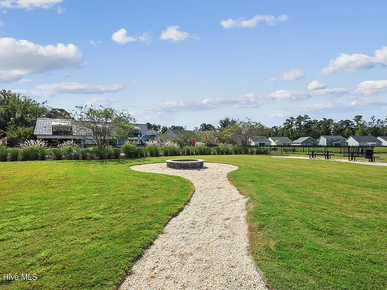 359 Hanover Lakes Dr — Photo 32