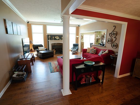 Front door view to living rm