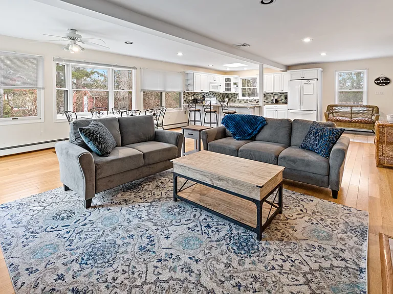74 Scotts Landing Rd — Photo 13
