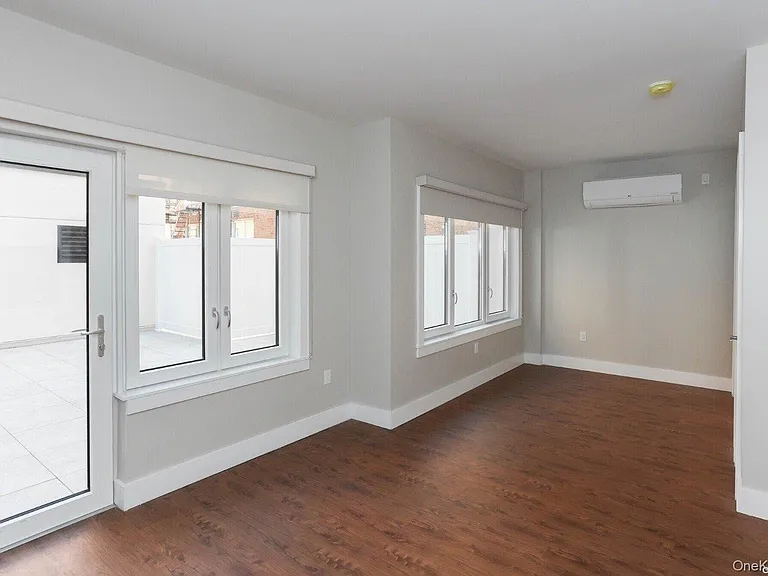 4436 Douglaston Pkwy #4D — Photo 4