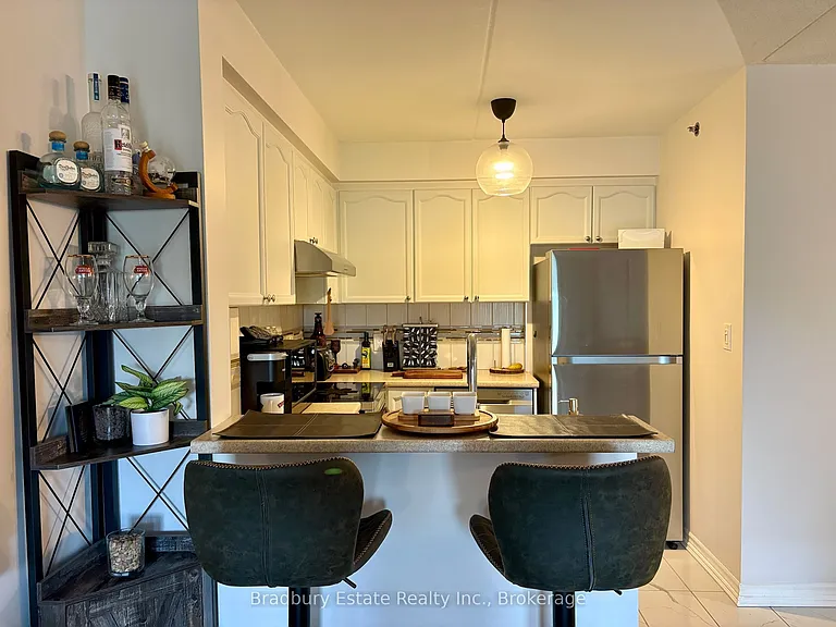 4450 Fairview St #308 — Photo 6