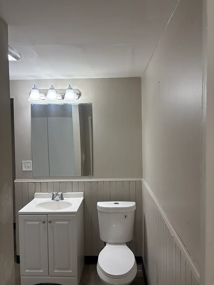 Photo 2 of 5 - 150 Mineral Springs Rd #4 - Buffalo, NY Building Photo - 150 Mineral Springs Rd #4