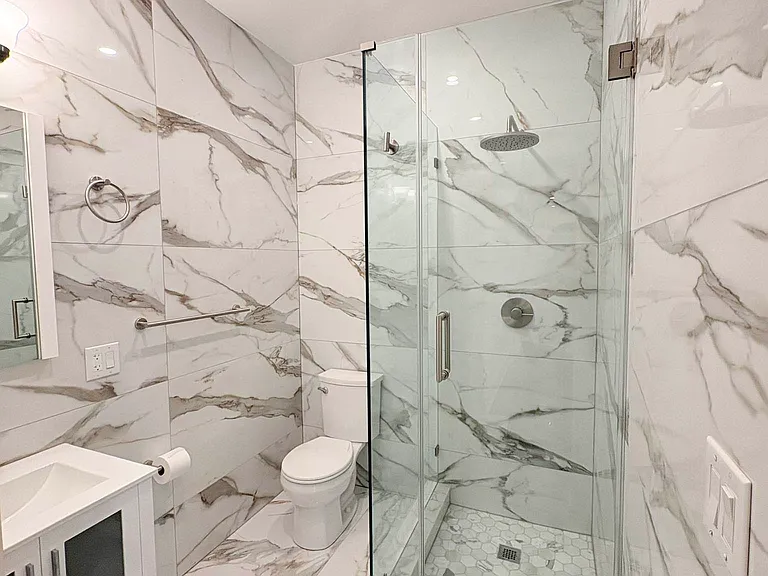 143 E 39th St #1 — Photo 9