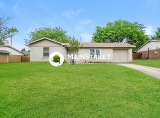 728 Poe St, Azle, TX 76020