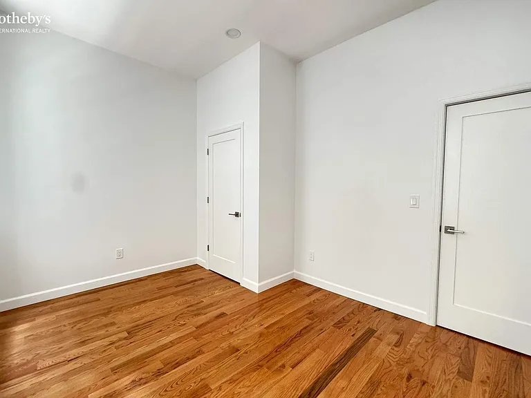200 Claremont Ave #4 — Photo 7