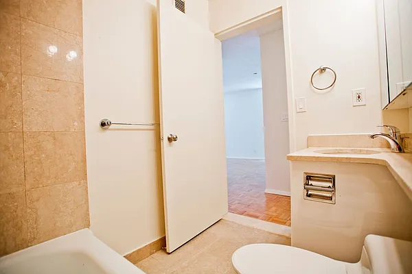 Rented by Royal Operation System | media 31