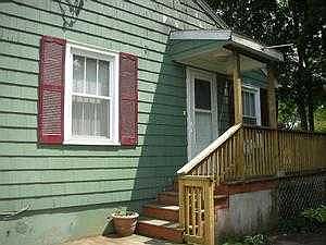 Side entrance to Kit