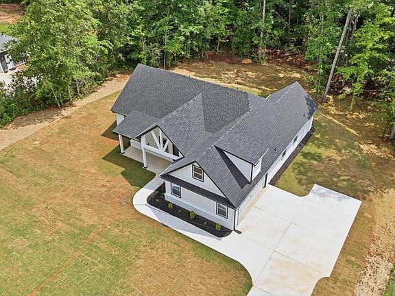 3rd image of 1020 Oakridge Dr