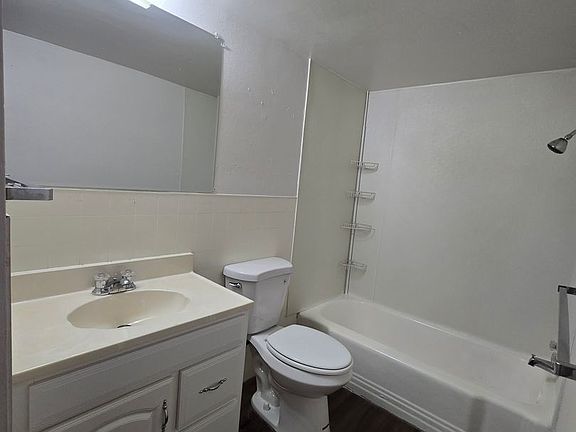 5th image of 105 Hilltop Dr #E